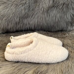 PRICE FIRM Nordstrom Soft Cream Women's Slippers Size M(7-8)